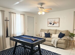 Smart TV, books - Spacious 5BR Getaway-Great for Families & Groups (Lauderdale Lakes)