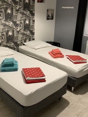 2 chambres, fer et planche à repasser, lit parapluie, Wi-Fi gratuit