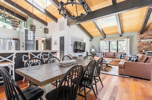 Stay at the Lift in Mammoth! 4 Bedroom/3 Bathroom townhome close to town!