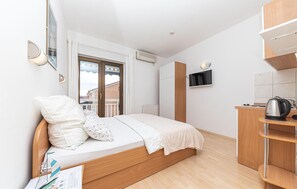 Free WiFi, bed sheets - Amazing apartment in Kastel Stafilic with WiFi (Kastel Stafilic)