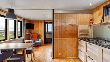 Cottage | Private kitchen | Fridge, microwave, coffee/tea maker, electric kettle