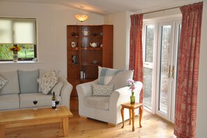 Smart-TV, Tischfußball, Tischtennisplatte