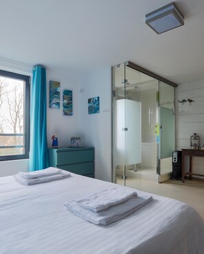 1 bedroom, iron/ironing board, travel crib, free WiFi