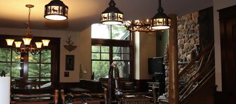 Stunning Lake Placid family friendly cozy wooded townhome minutes from town 