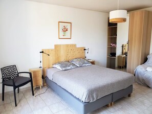 5 bedrooms, iron/ironing board, travel cot, WiFi