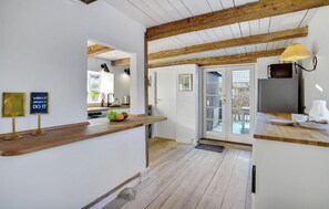 Kühlschrank, Mikrowelle, Herdplatte, Geschirrspüler