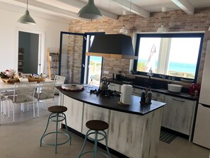 KĂŒhlschrank, Ofen, Herdplatte, GeschirrspĂŒler