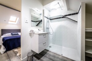 Shower, towels