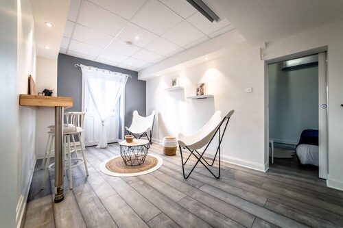 Esprit Maison de Famille  Parking  3 Suites Privatives