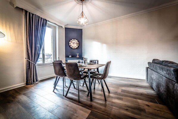 Dining - Le Temps Éternel - 1 Bedroom (Brive-la-Gaillarde)