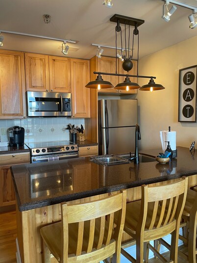 🍁Fall for Asheville🍁 in this perfectly located downtown condo! 