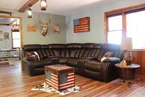 Fernseher, Kamin, Bücher