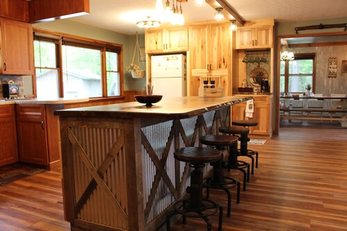 Hilltop Getaway on 140+ private wooded acres with trails, pond, beautiful view!!