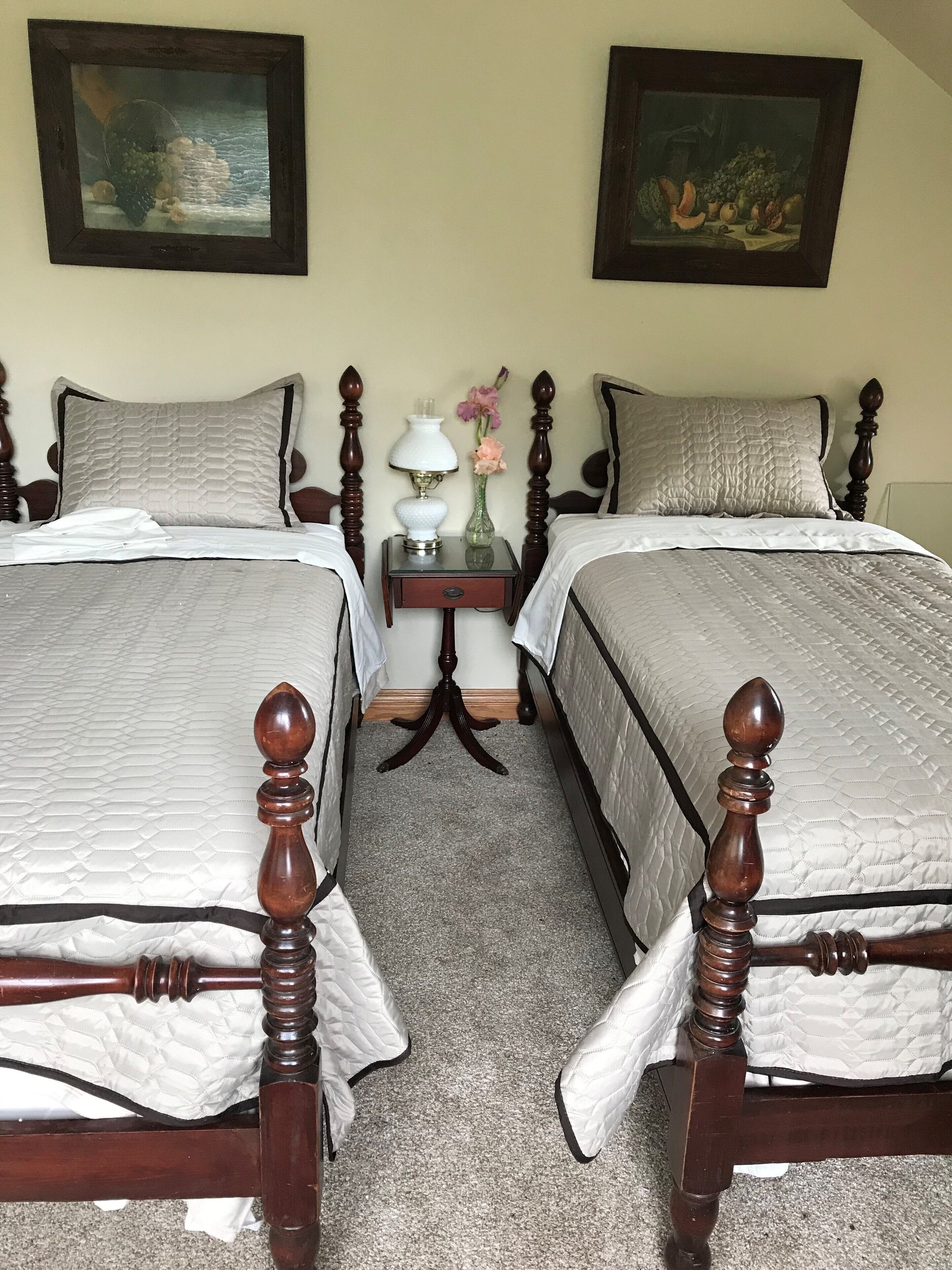 5 chambres, coffres-forts dans les chambres, bureau