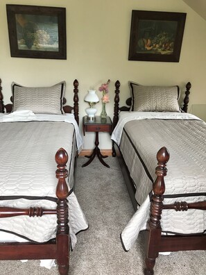 5 bedrooms, in-room safe, desk, iron/ironing board