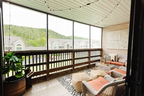 *Branson Boho 1* Gated on GROUND FLOOR FULLY REDONE 2 king beds, 2 full bath!!!