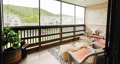 *Branson Boho 1* Gated on GROUND FLOOR FULLY REDONE 2 king beds, 2 full bath!!!