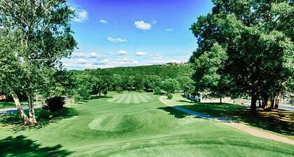 *Branson Boho 1* Gated on GROUND FLOOR FULLY REDONE 2 king beds, 2 full bath!!!