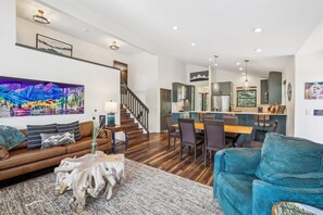 TV, fireplace - Experience mountain living at 'Above it All' in Breckenridge, a cozy 3-bedroom retreat! (Breckenridge)