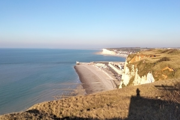 Falaise du Tréport /son Casino et Mers les Bains au loin...