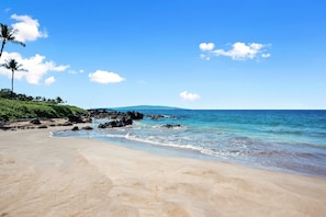 En la playa y toallas de playa