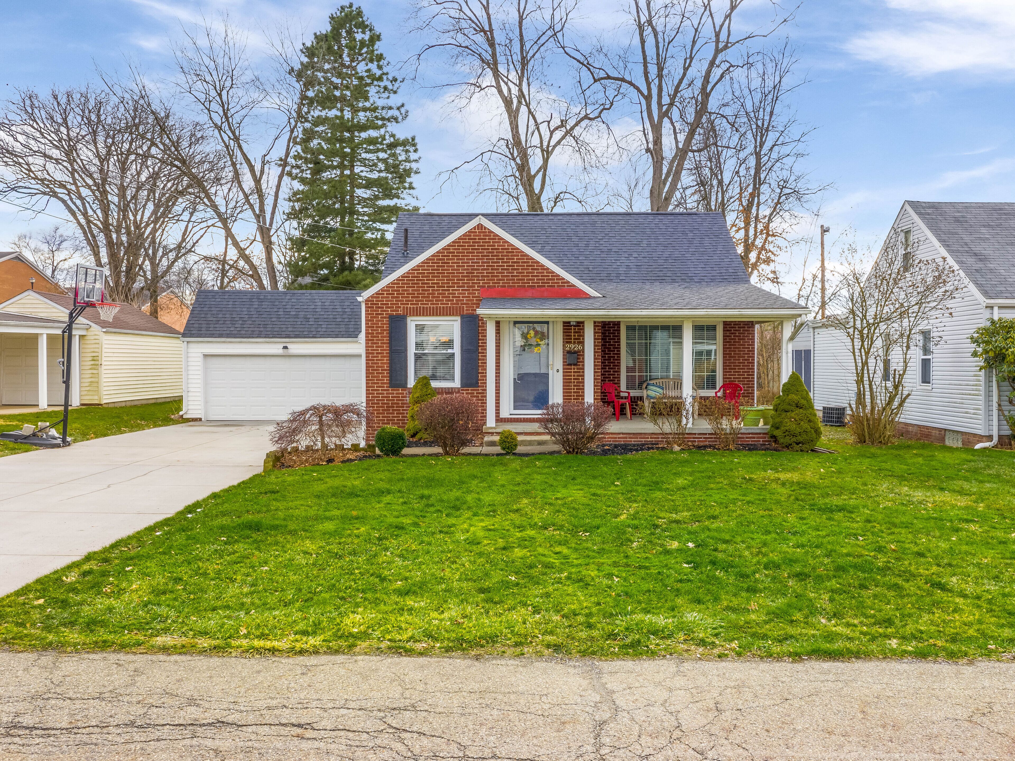 steps from hall of fame and 3 miles to Belden Village