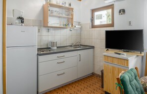 Fridge, stovetop, coffee/tea maker, cookware/dishes/utensils