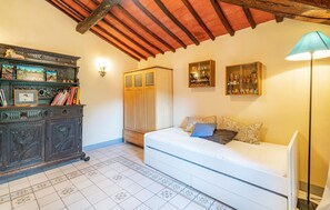 3 bedrooms, free WiFi, bed sheets