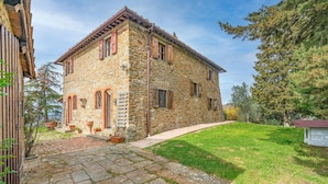 A stone building with a tiled roof, a paved entrance, and a grassy yard. - 3 bedroom gorgeous home in Greve in Chianti (Greve in Chianti)