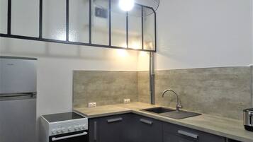 Refrigerador, horno, parrilla de estufa y tostadora