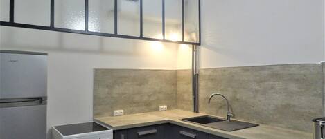 冷蔵庫、オーブン、コンロ、トースター