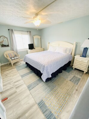 3 عدّة غرف نوم ومكواة/لوح كي وواي فاي وملاءات أسرّة