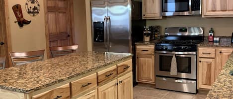 Refrigerador, microondas, horno, placa de cocina