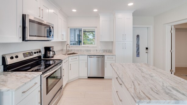 Private kitchen - NEW REMODEL Steps from private beach access! 4 BR Family Friendly CLEAN  (Fort Myers Beach)