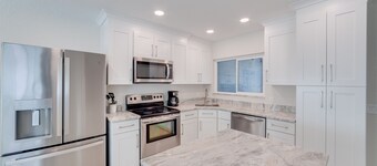 NEW REMODEL Steps from private beach access! 4 BR Family Friendly CLEAN 