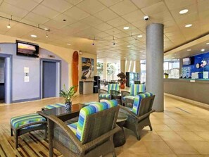 Lobby - King Bed 15th floor comfortable Studio w/ Pool & Ocean Views (Honolulu)