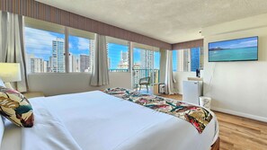 Skrivebord, strykejern/-brett, wi-fi (inkludert) og sengetøy