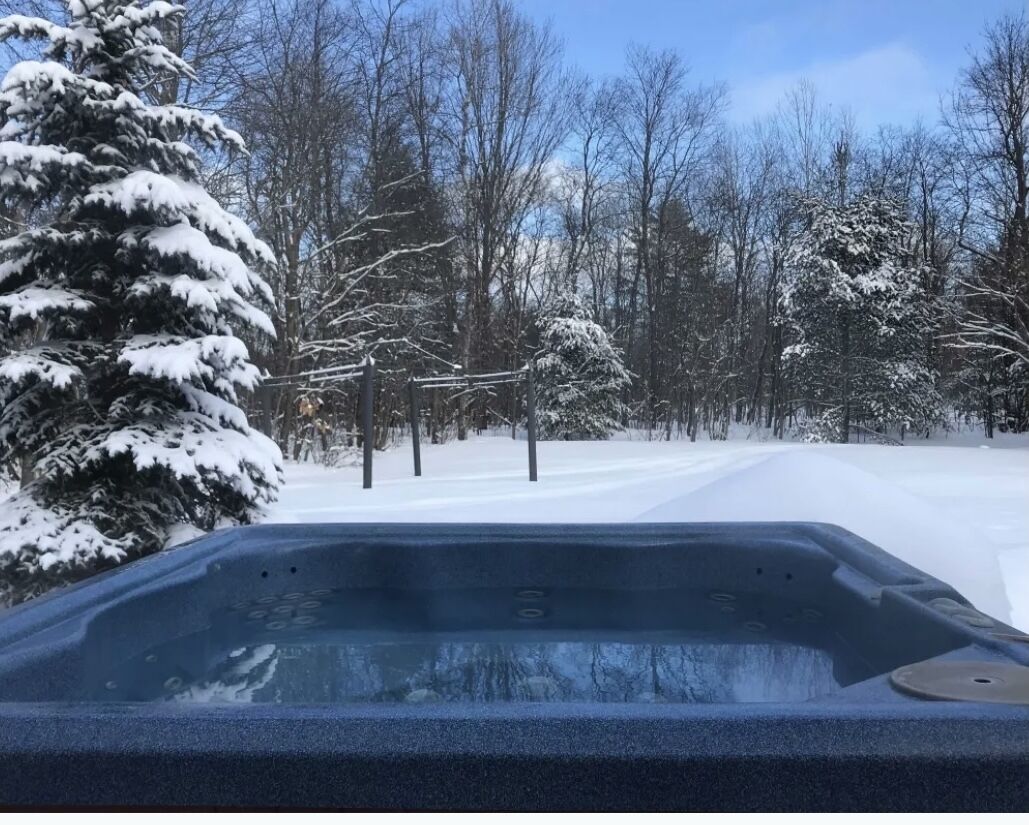 Private Entrance Duplex w/Outdoor Sparkling Clean Hot tub 