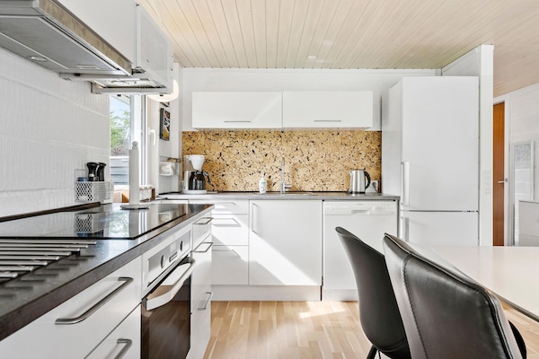 Frigorífic, placa de cuina, rentaplats i cafetera i tetera