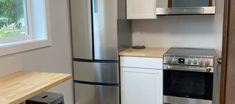 Private apt. that easily sleeps six (8 possible) close to Golf, Skiing, Beach