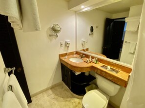 Exclusive Apartment | Bathroom