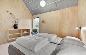 3 bedrooms, travel crib, free WiFi