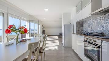 KĂŒhlschrank, Ofen, Herdplatte, GeschirrspĂŒler