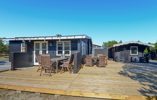 Guests can dine al fresco on the outdoor deck.