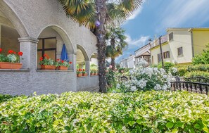 المنطقة المحيطة بالمنشأة