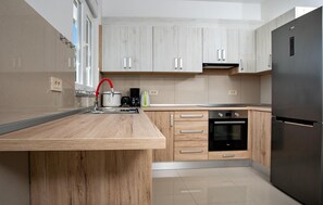 Fridge, stovetop, dishwasher, coffee/tea maker