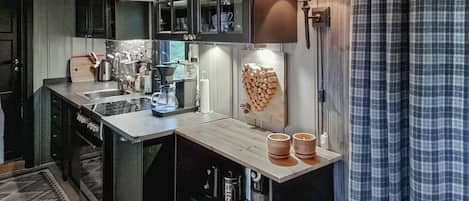 Frigorifero, forno, piano cottura, lavastoviglie