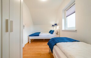 1 bedroom, travel cot, free WiFi, bed sheets