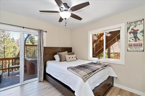 Bigbear Luxury Cabin + Hottub + Gameroom + 5min2lake - Big Bear Lake, CA