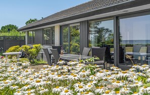 Outdoor dining - 3 bedroom cozy home in Frørup (Frørup)